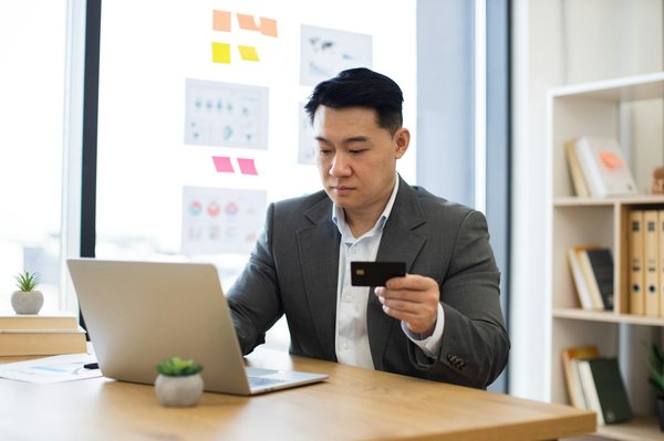 Comparatif banque traditionnelle : les clés d'une bonne banque en 2024